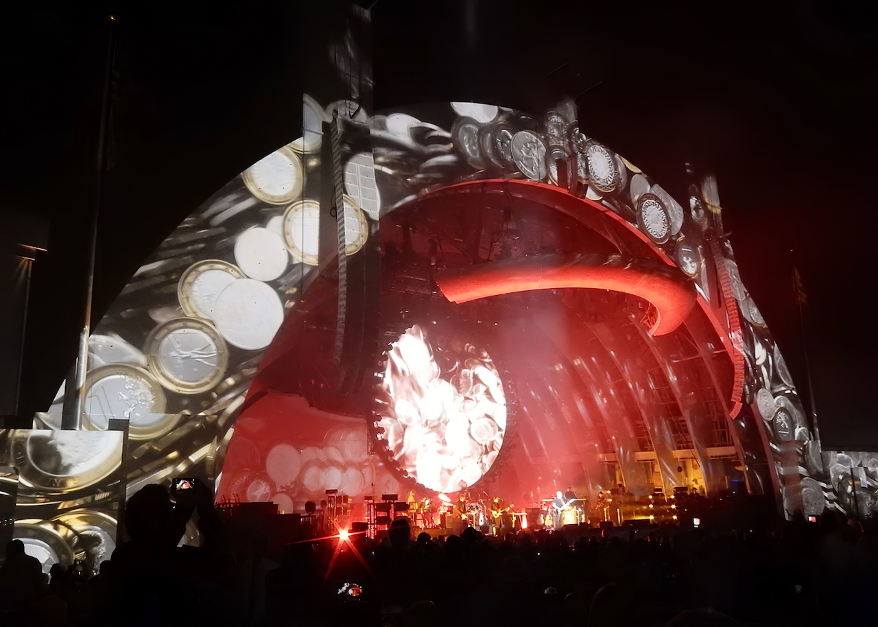 David Gilmour at Hollywood Bowl, projection-mapped imagery on the venue's concentric arched shell